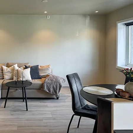 아파트 2 Bedroom Cozy In Laksevag *