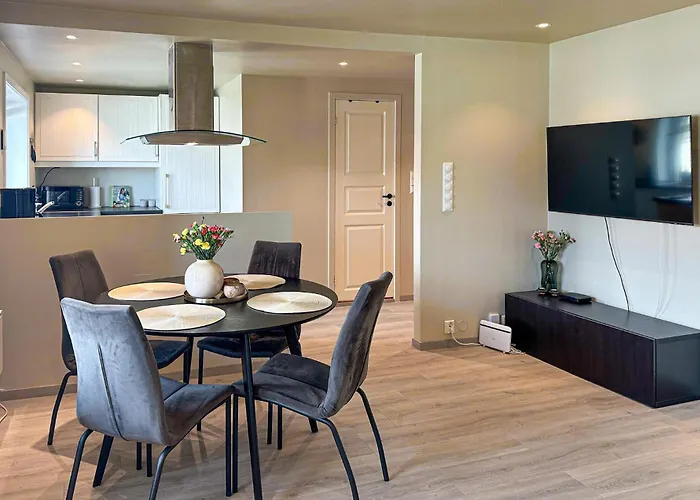 2 Bedroom Cozy In Laksevag 베르겐